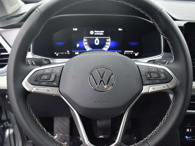 Used 2025 Volkswagen Taos SE FWD image 14