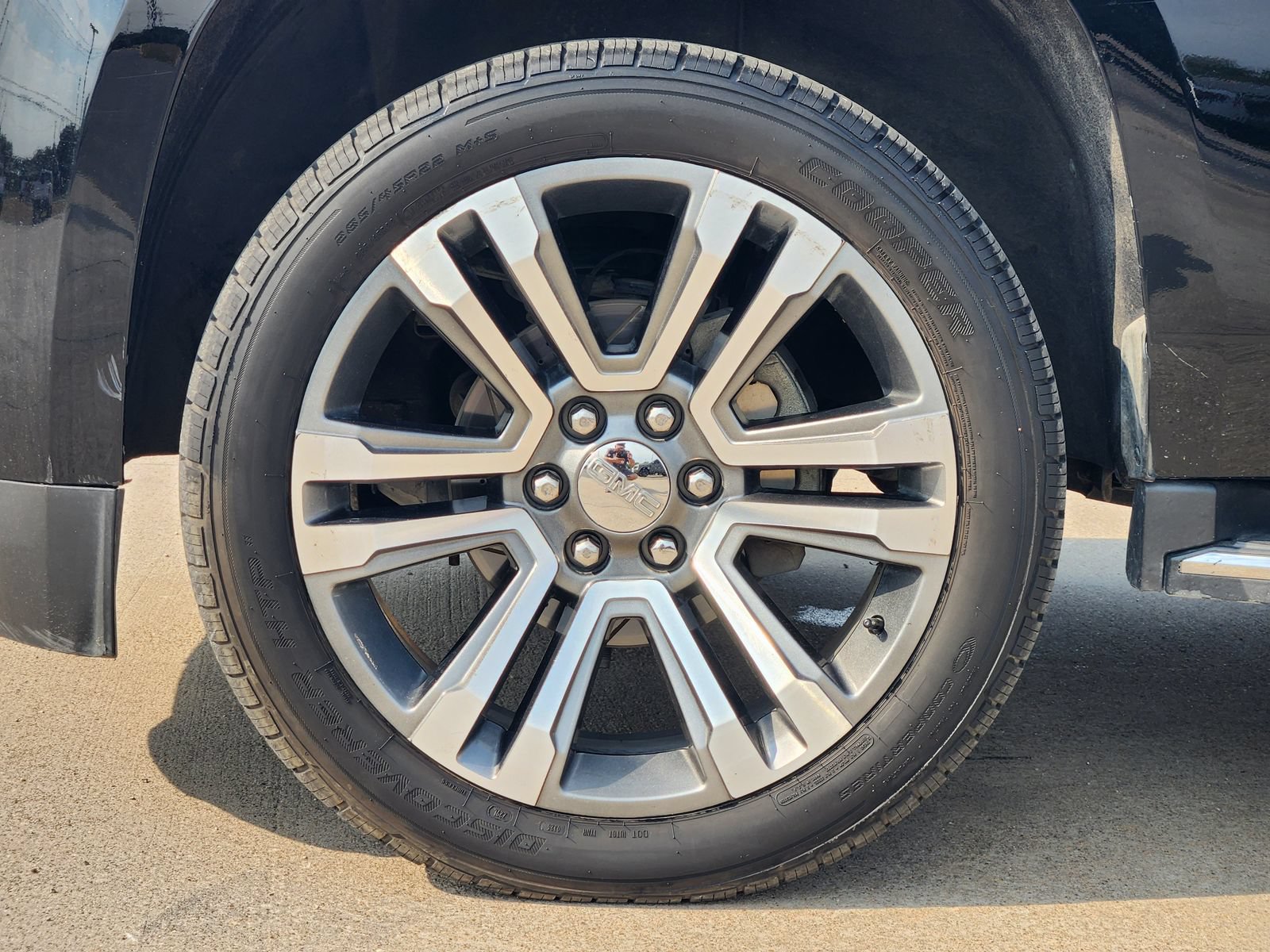 Used 2018 GMC Yukon XL Denali w/ Open Road Package AWD/4WD image 11