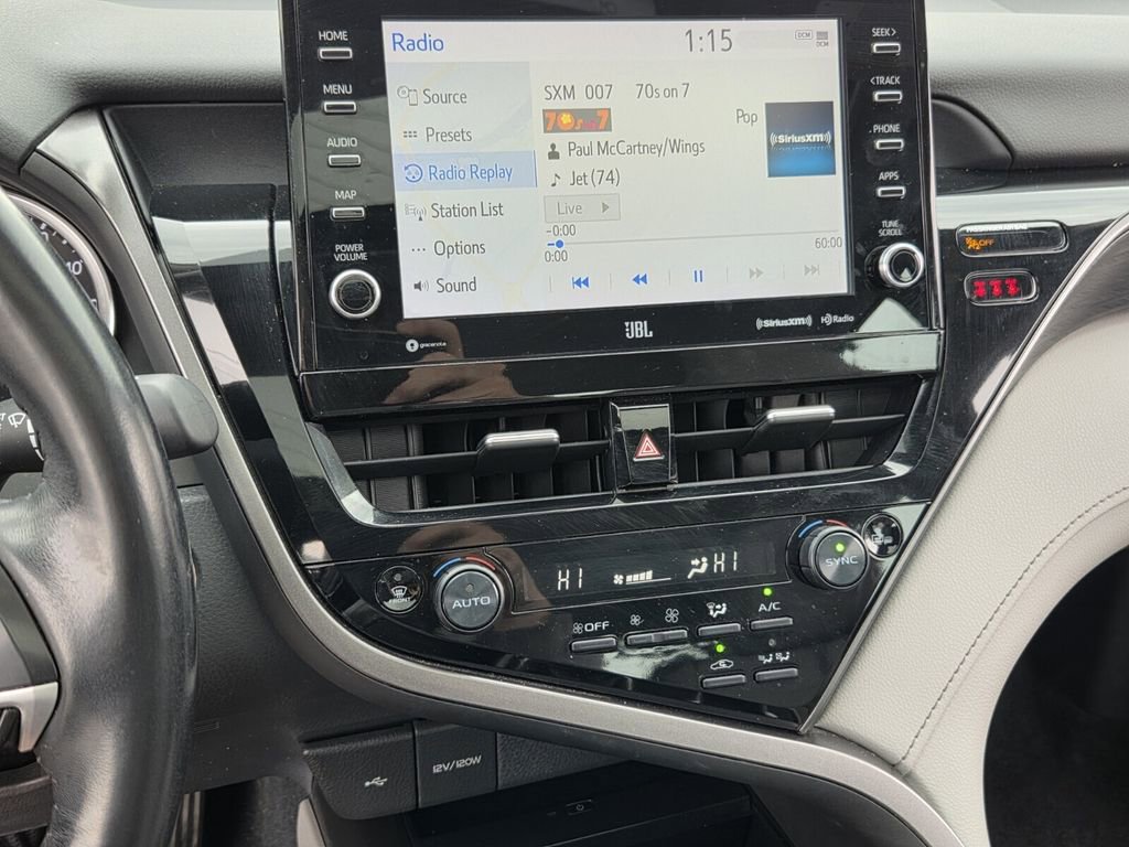 Used 2022 Toyota Camry XLE w/ Navigation Upgrade Package image 16