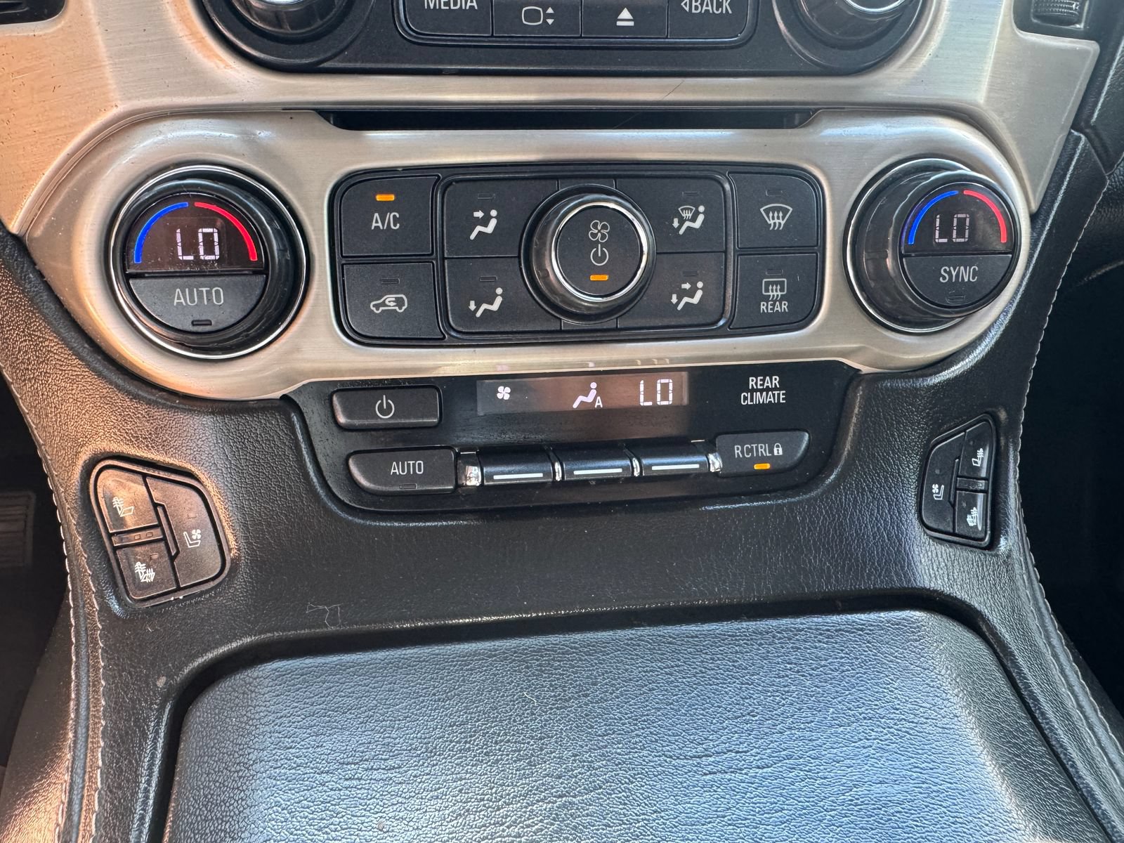 Used 2018 GMC Yukon XL Denali AWD/4WD image 28