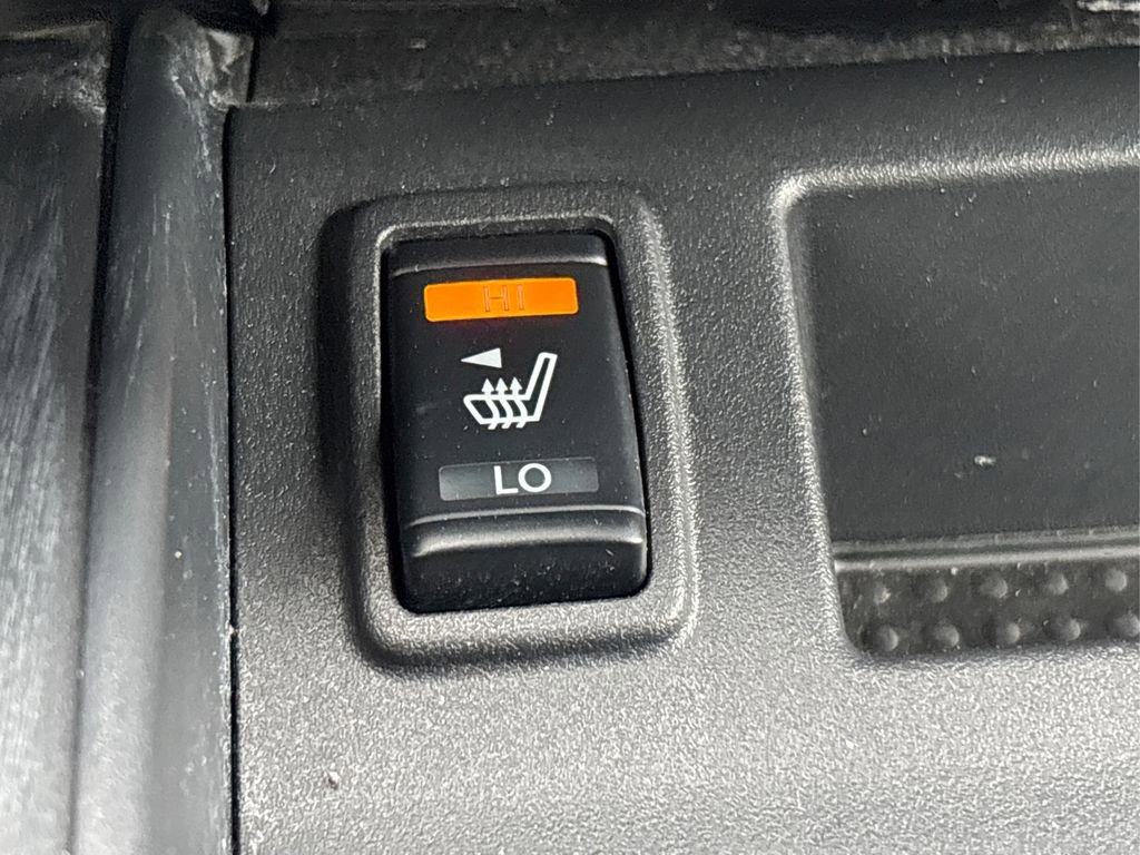 Used 2024 Nissan Titan SV w/ SV Convenience Package image 34