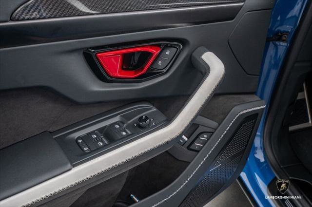 Used 2025 Lamborghini Urus SE AWD/4WD image 37