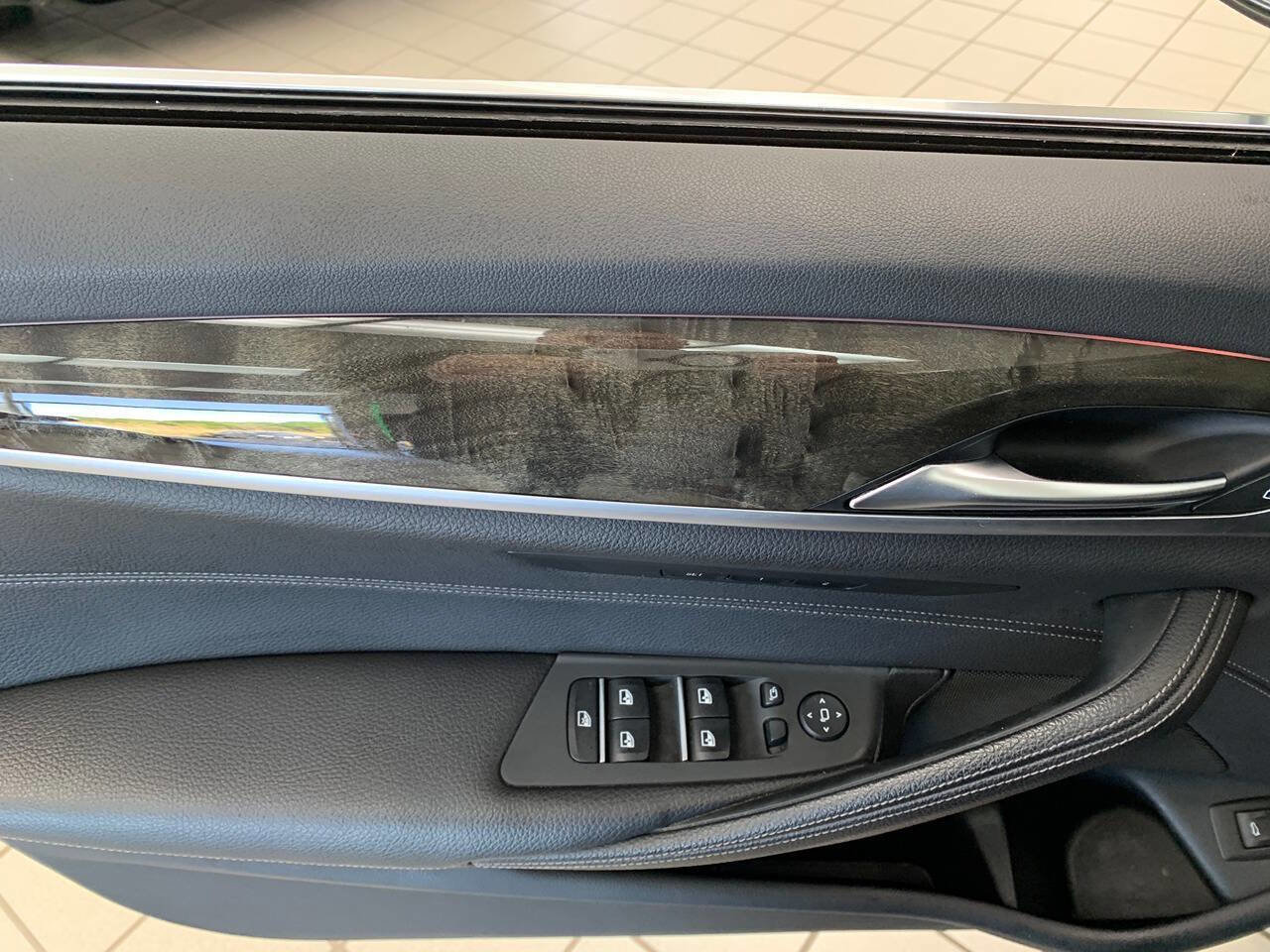 Used 2018 BMW 530i xDrive AWD/4WD image 18
