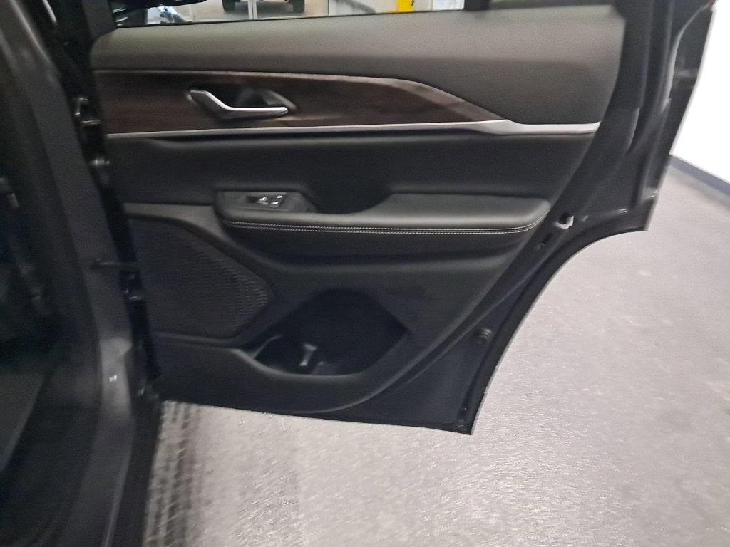 New 2026 Jeep Grand Cherokee Altitude image 29