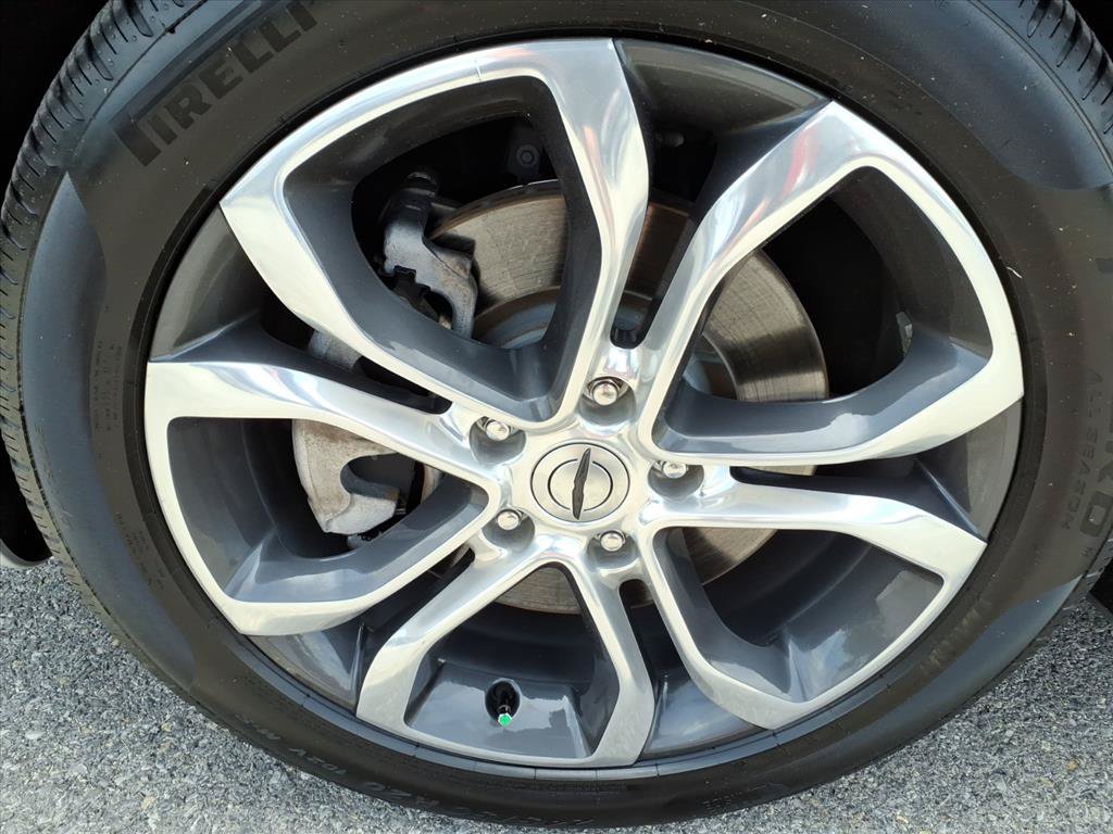 Used 2024 Chrysler Pacifica Pinnacle w/ Trailer Tow Group AWD/4WD image 11