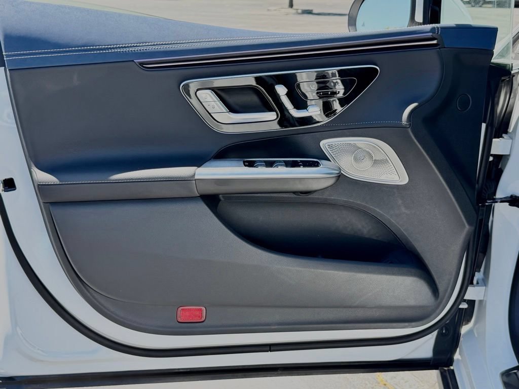 Used 2025 Mercedes-Benz EQE 500 4MATIC Sedan image 16