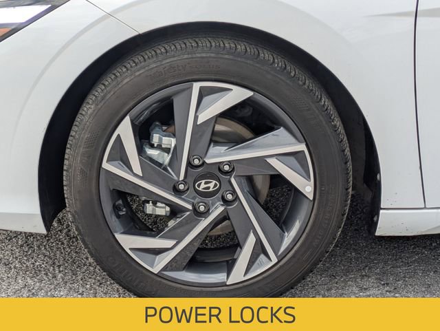 Used 2025 Hyundai Elantra Sport image 13