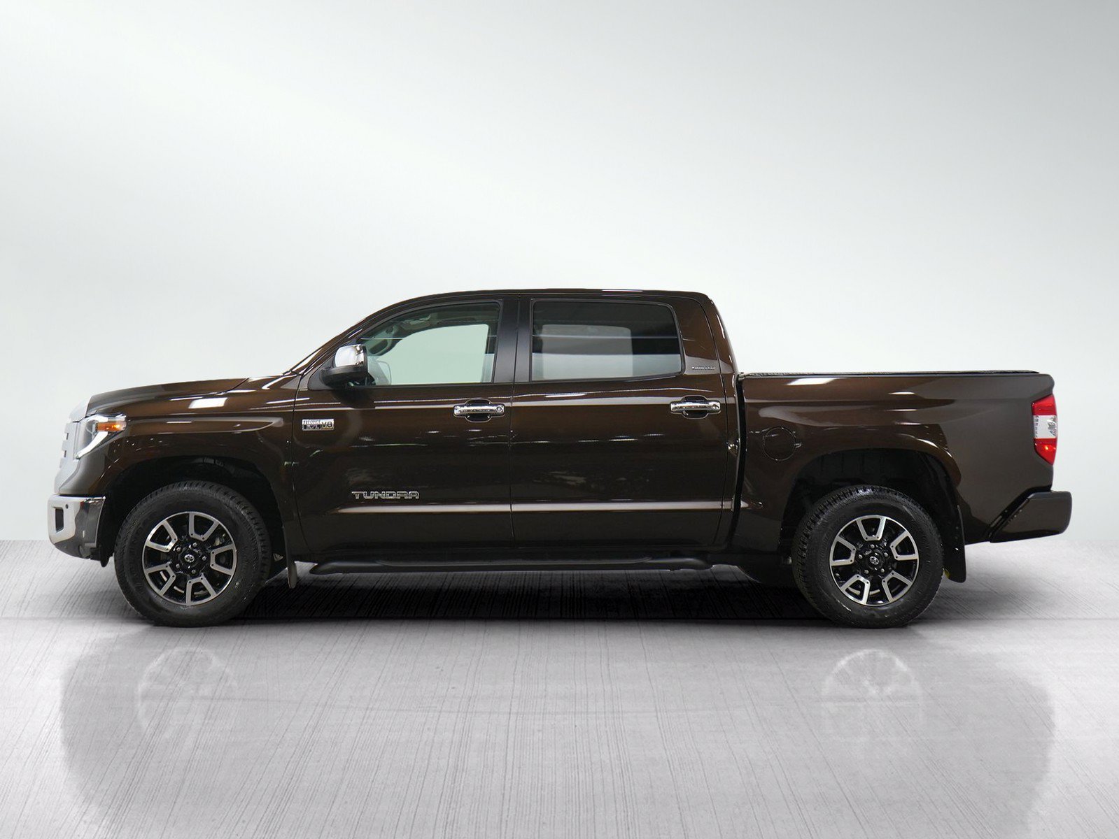 Used 2018 Toyota Tundra Limited w/ Limited Premium Package AWD/4WD image 2