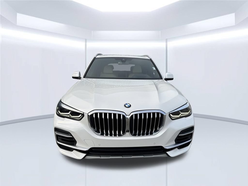 Used 2022 BMW X5 sDrive40i w/ Luxury Seating Package RWD image 2