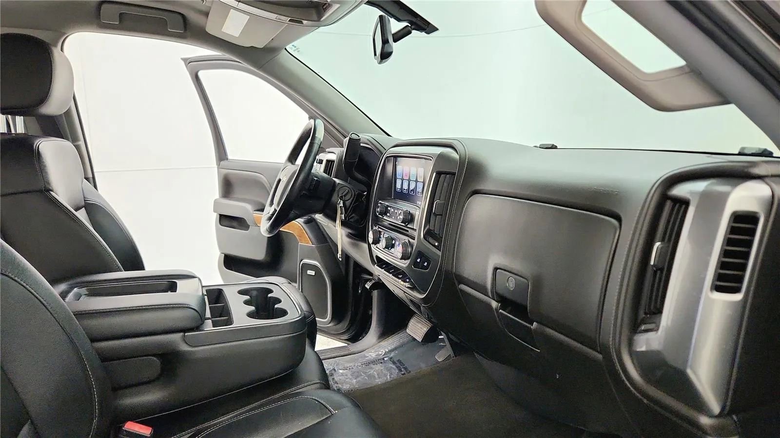 Used 2015 Chevrolet Silverado 1500 LTZ w/ LTZ Plus Package AWD/4WD image 37