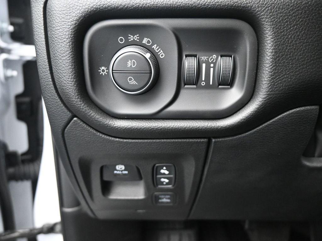 New 2026 RAM 1500 4x4 Crew Cab image 36