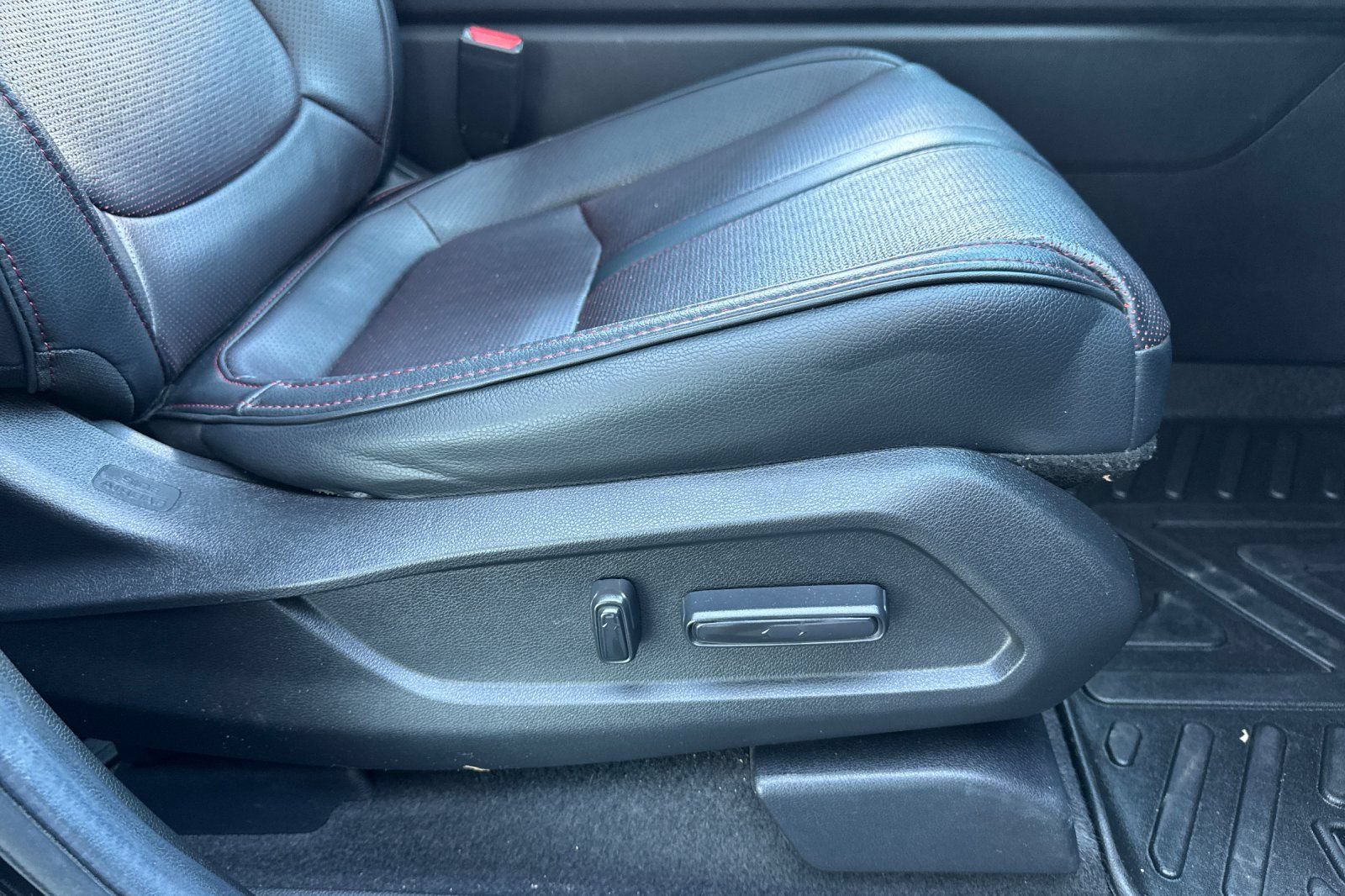 Used 2025 Honda Pilot Black Edition image 23