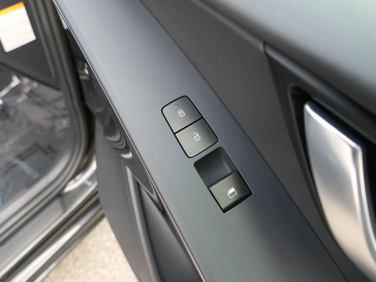 Used 2025 Kia Niro EX image 25