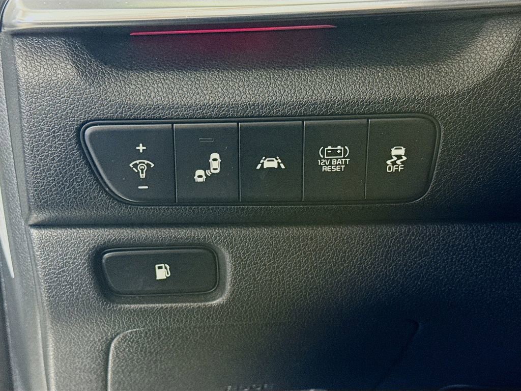 Used 2020 Kia Niro LXS image 10