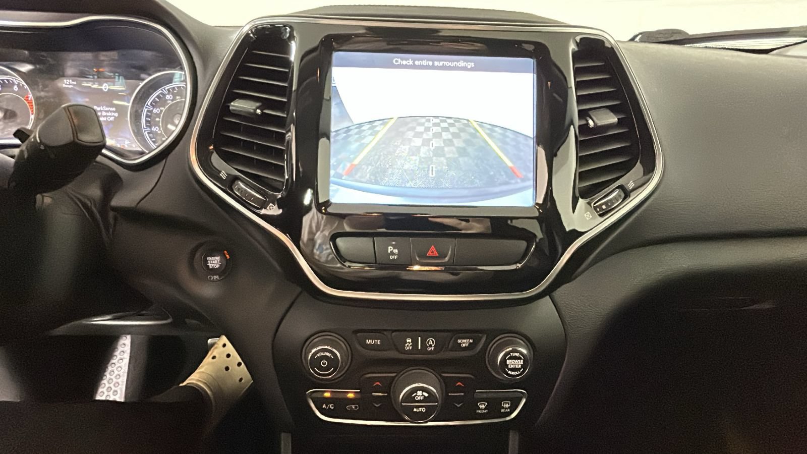 Used 2020 Jeep Cherokee Limited AWD/4WD image 28