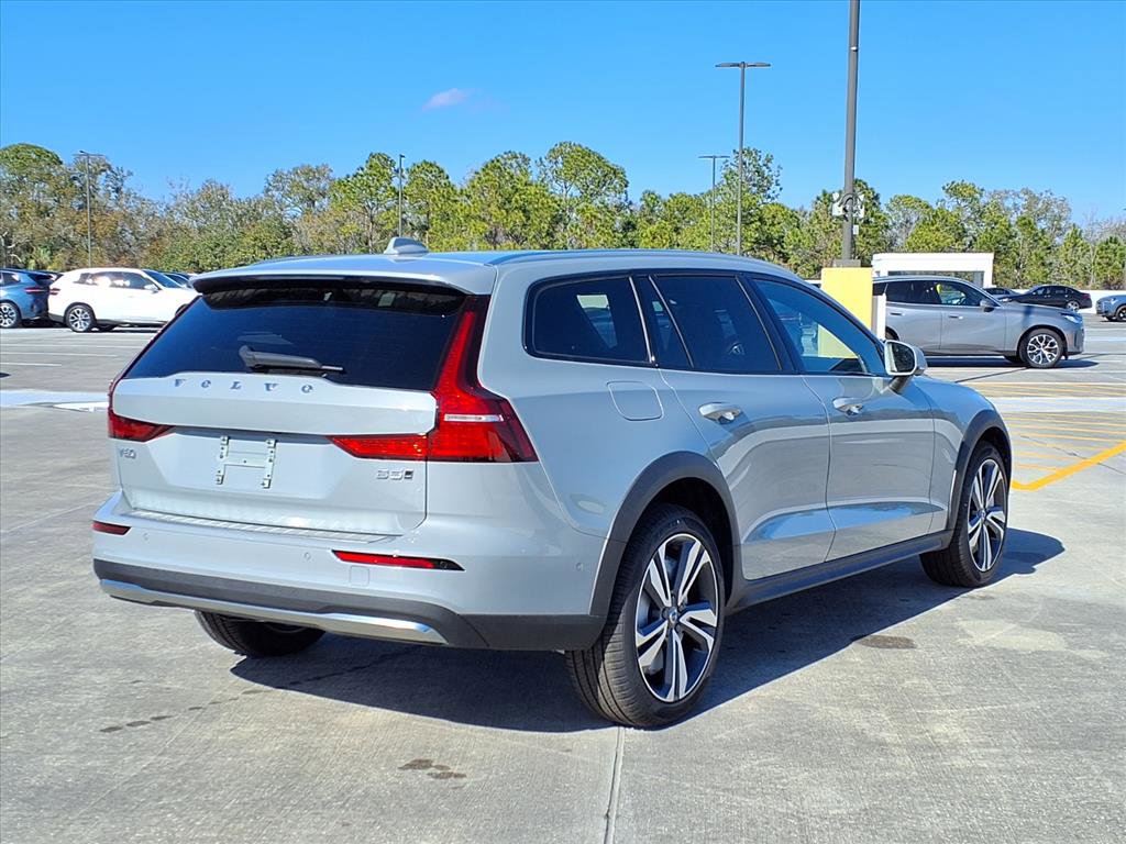 New 2026 Volvo V60 B5 Cross Country Plus w/ Protection Package Premier AWD/4WD image 7