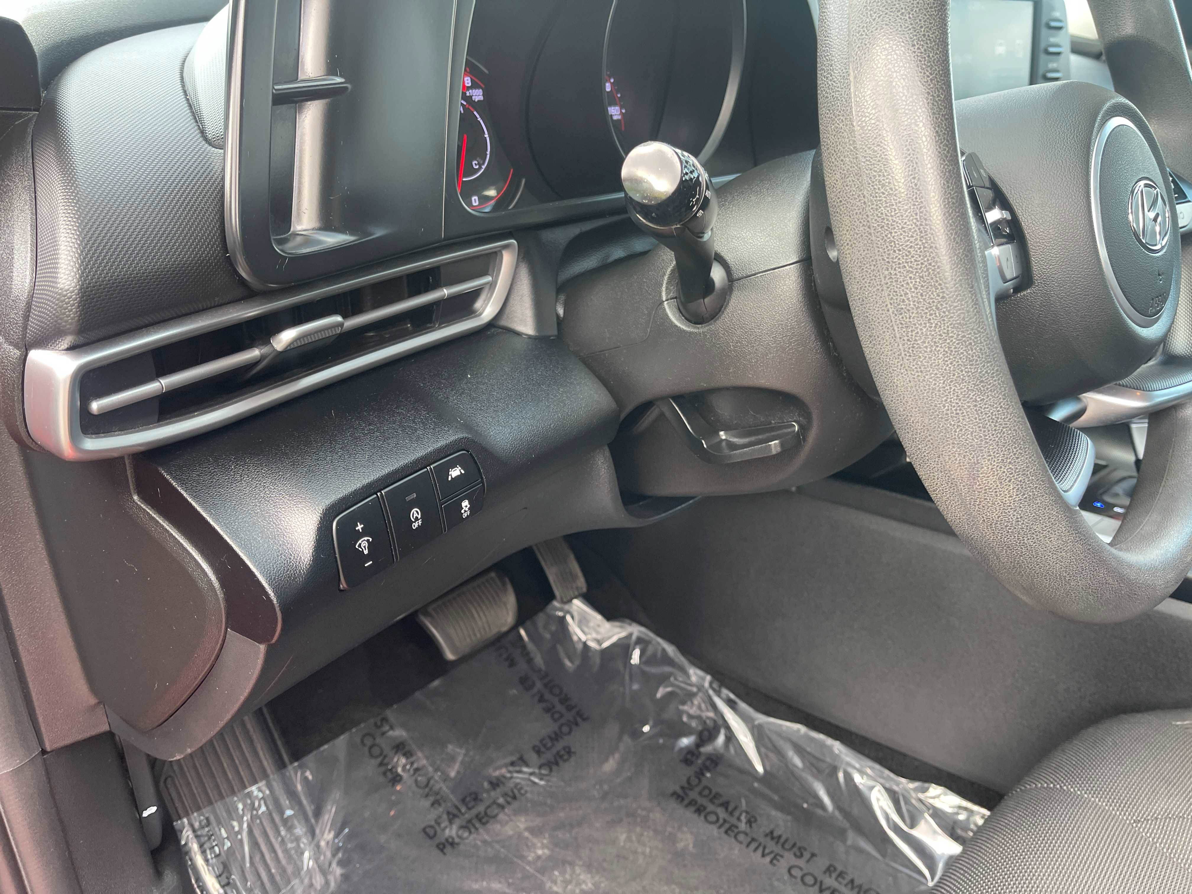 Used 2021 Hyundai Elantra SE FWD image 18