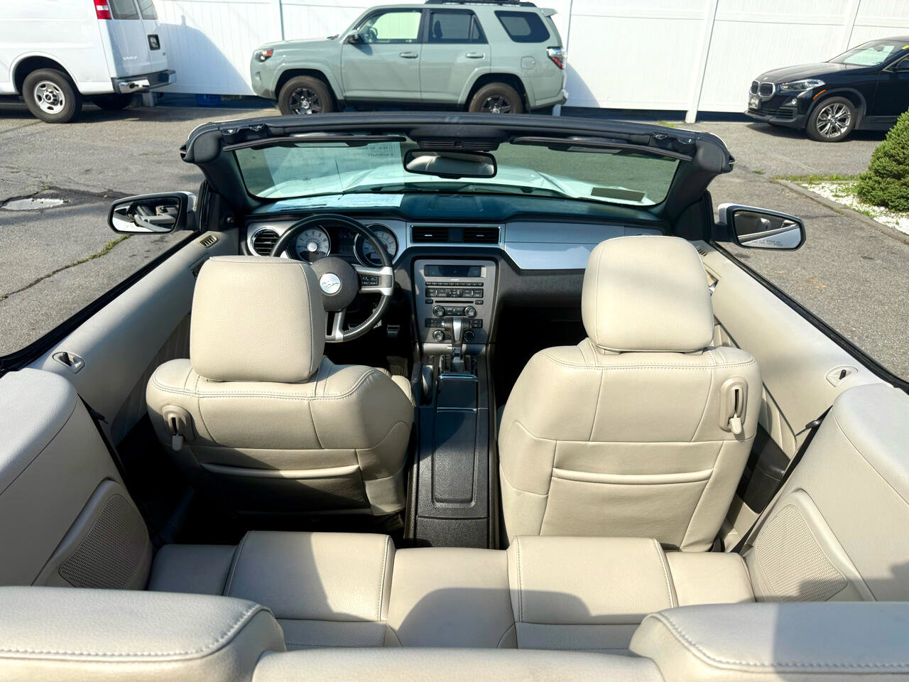 Used 2010 Ford Mustang Convertible image 25