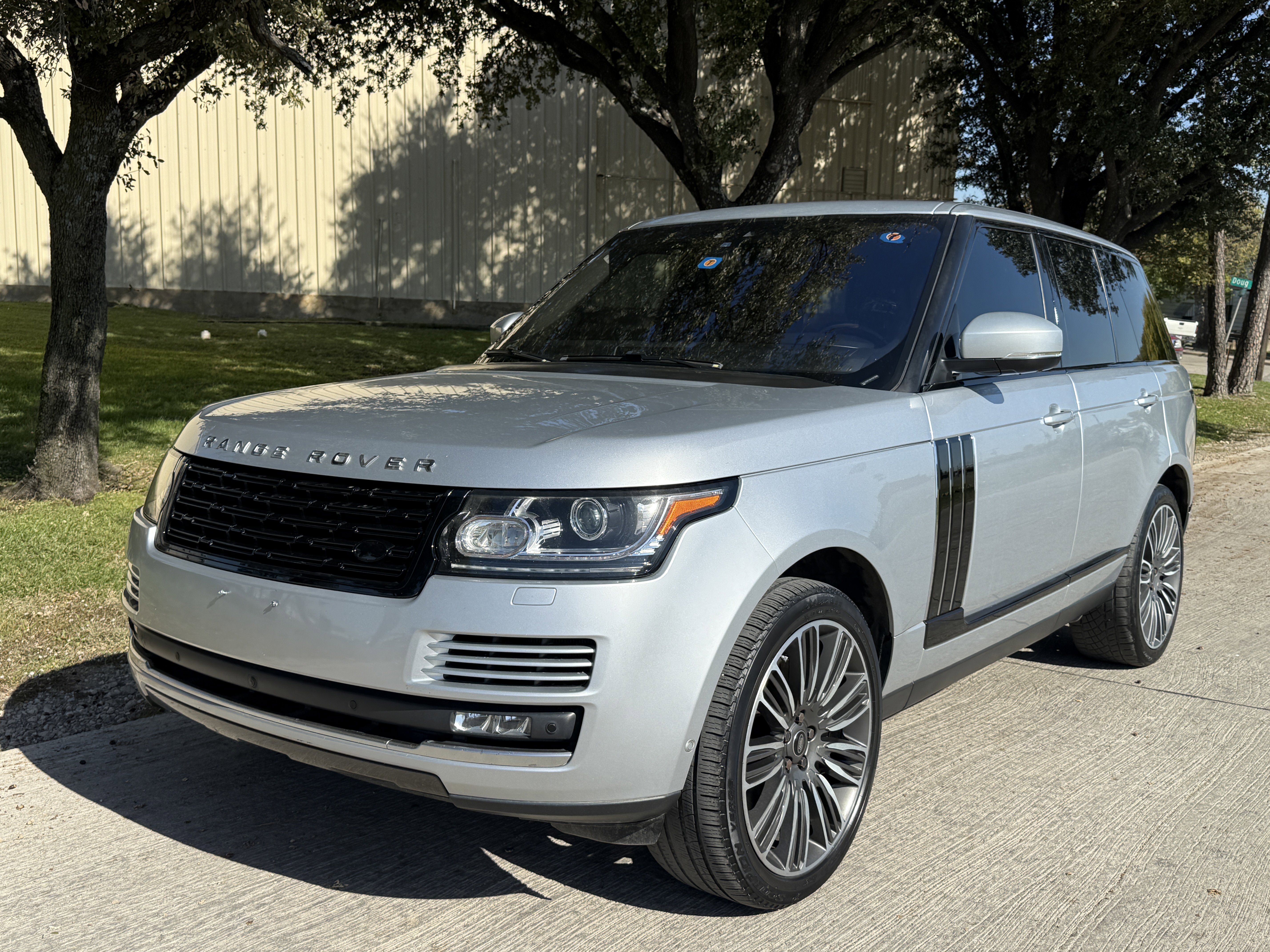 Used 2017 Land Rover Range Rover HSE image 4