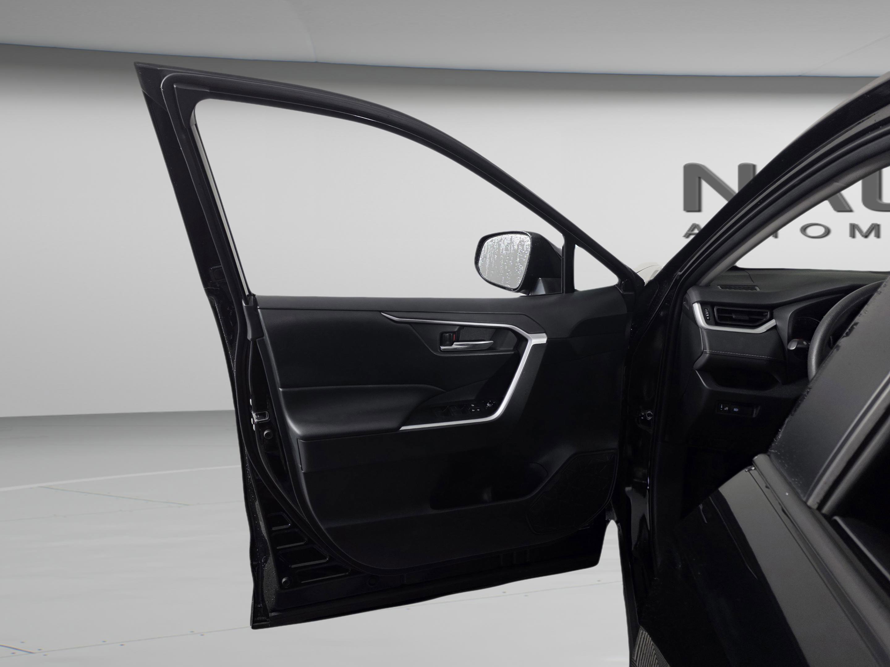 Used 2021 Toyota RAV4 XLE image 27