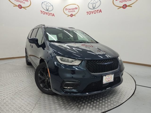 Used 2022 Chrysler Pacifica Limited w/ Uconnect Theater Family Group FWD video 1