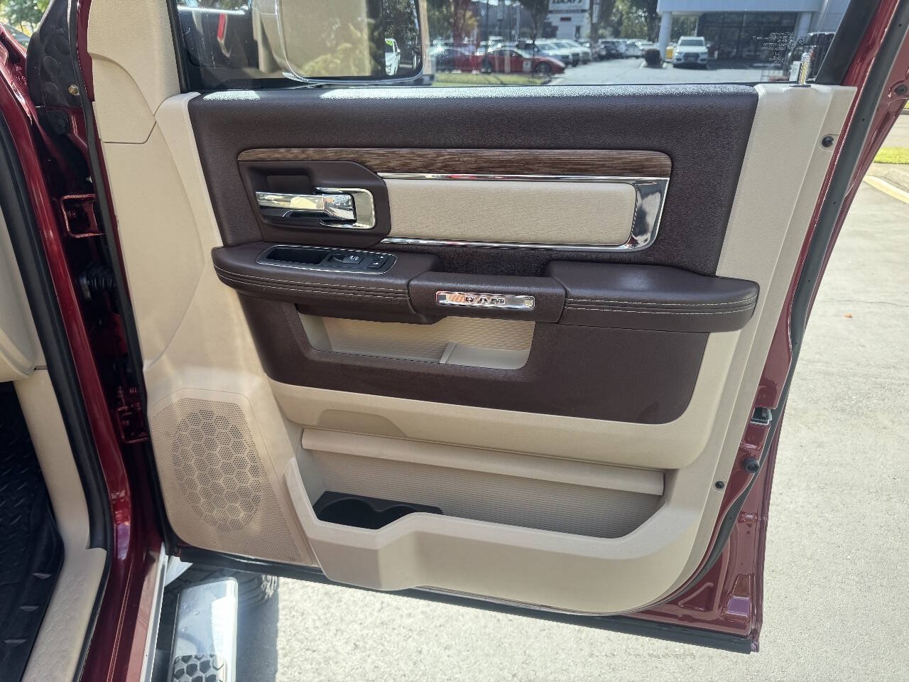 Used 2014 RAM 2500 Laramie w/ Cold Weather Group AWD/4WD image 17