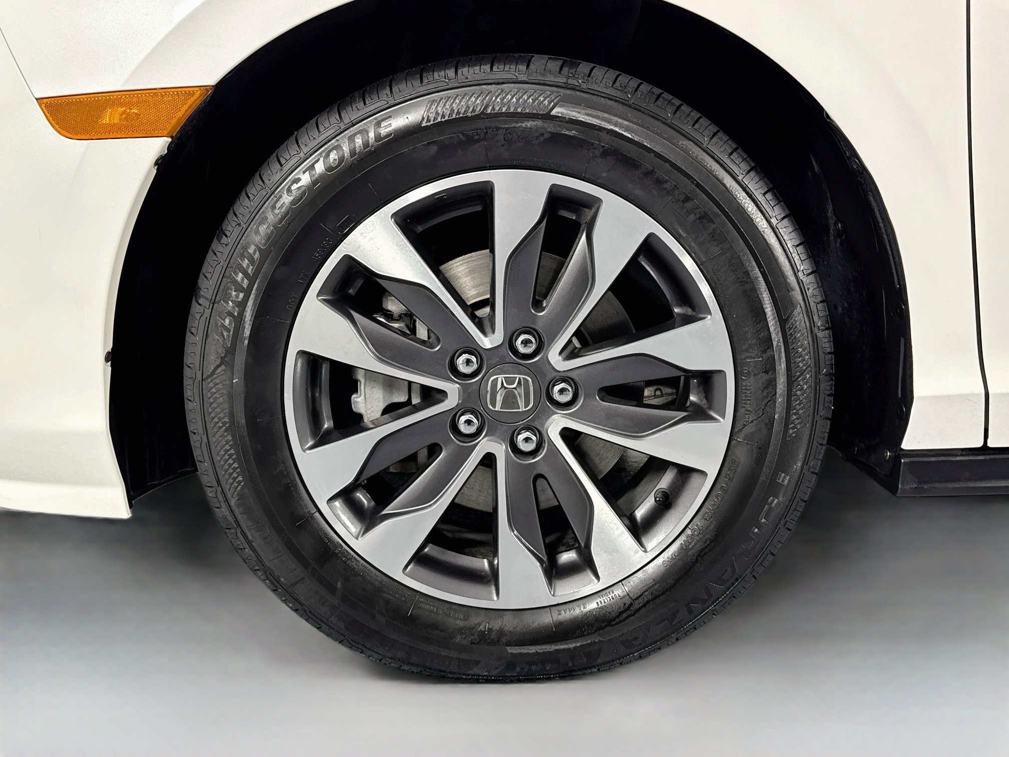 Certified 2024 Honda Odyssey EX-L image 32