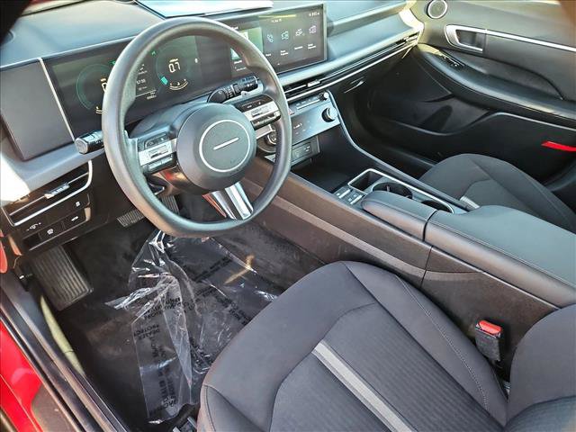 Used 2025 Hyundai Sonata SEL FWD image 12