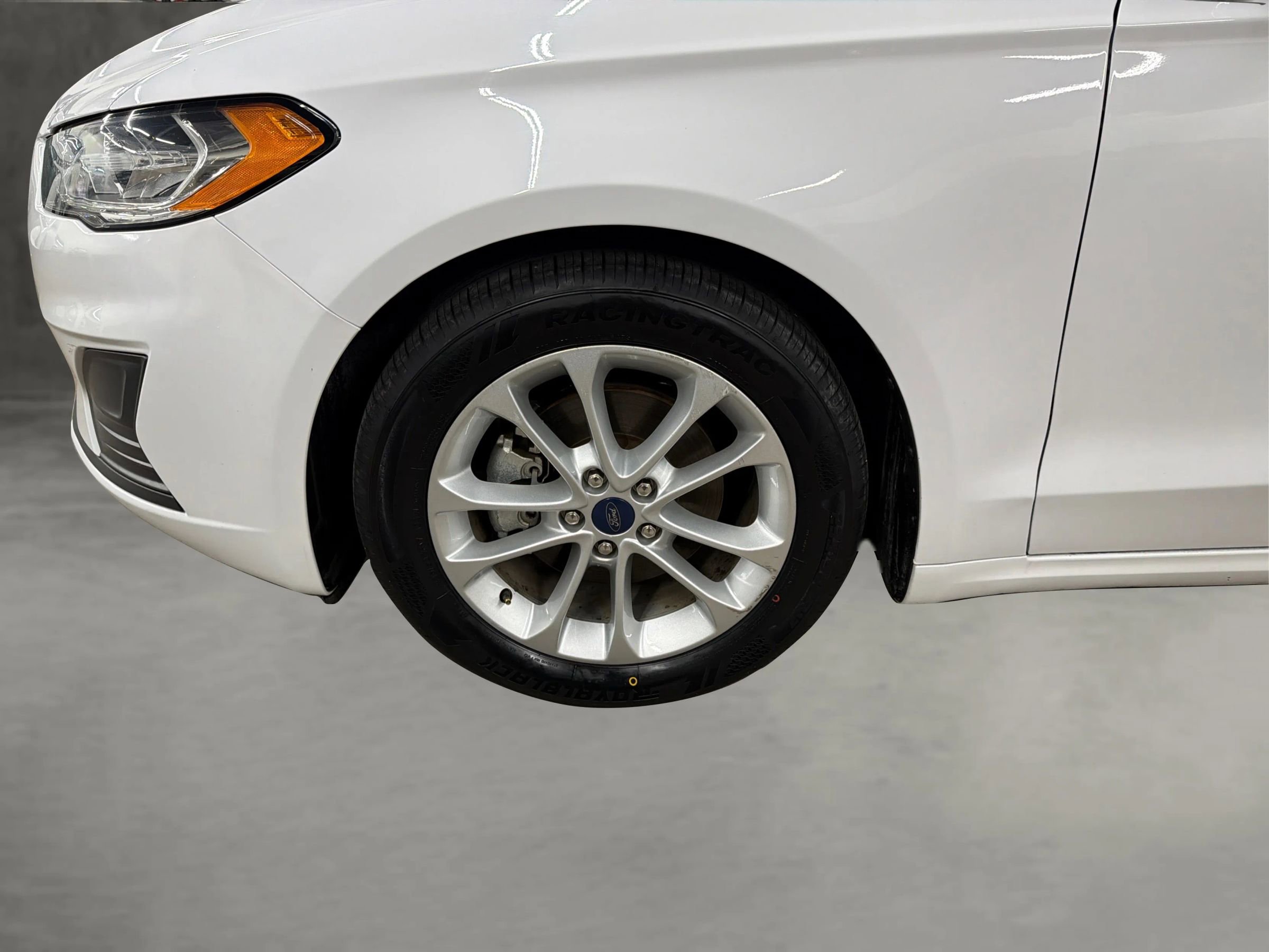 Used 2020 Ford Fusion SE FWD image 40