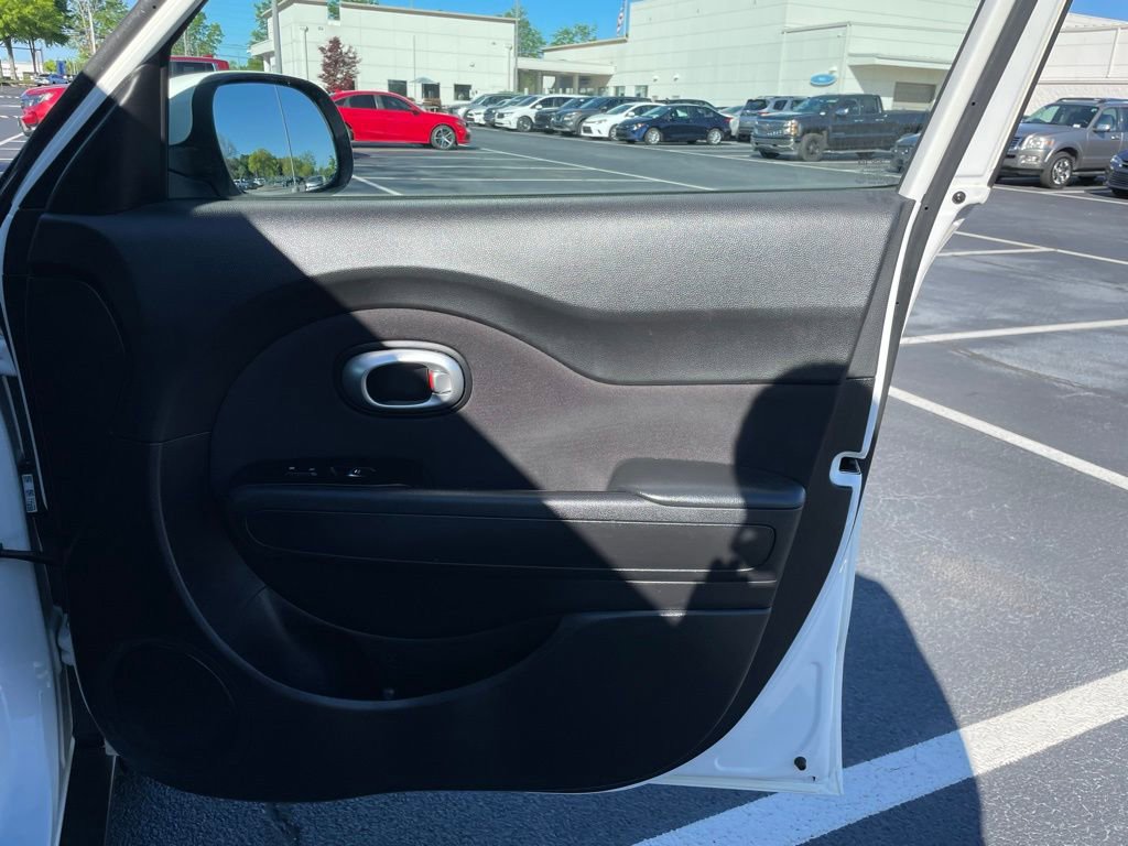 Used 2018 Kia Soul + FWD image 28