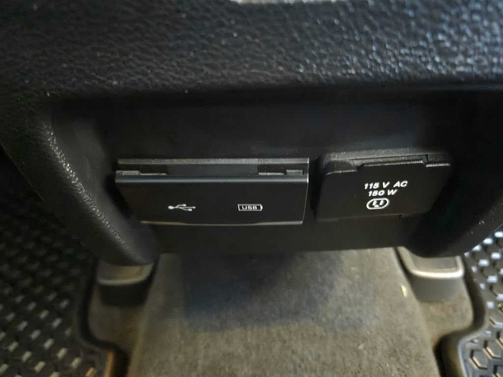 Used 2019 Jeep Cherokee Latitude Plus w/ Comfort/Convenience Group image 30