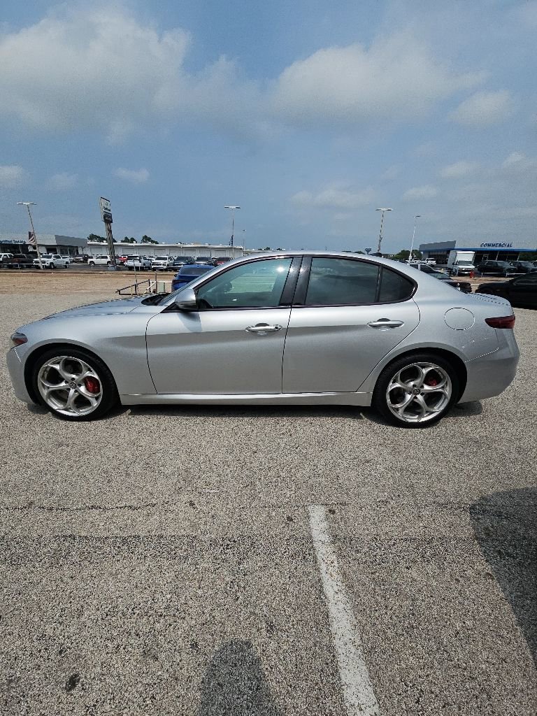 Used 2018 Alfa Romeo Giulia Ti Sport w/ Quick Order Package 22S Sport AWD/4WD image 4