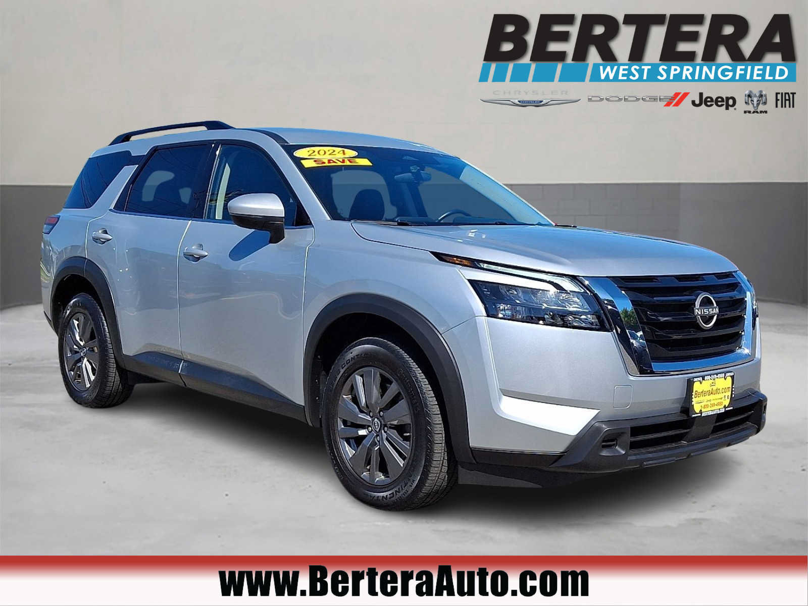 Used 2024 Nissan Pathfinder SV AWD/4WD image 1