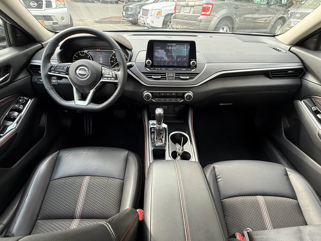 Used 2023 Nissan Altima 2.5 SR FWD image 11