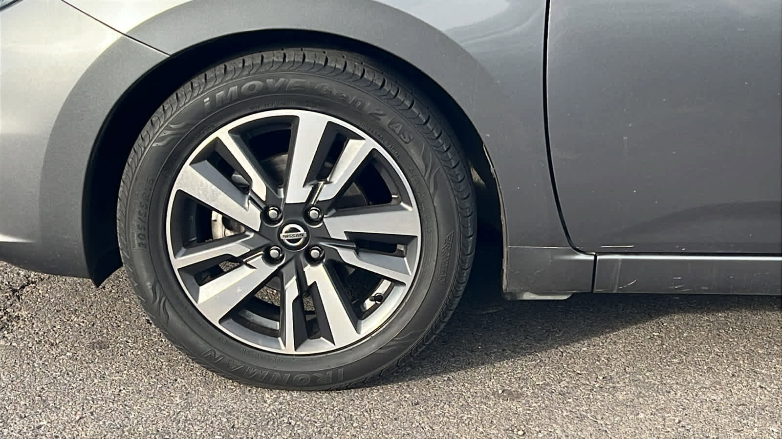 Used 2021 Nissan Versa SV image 9