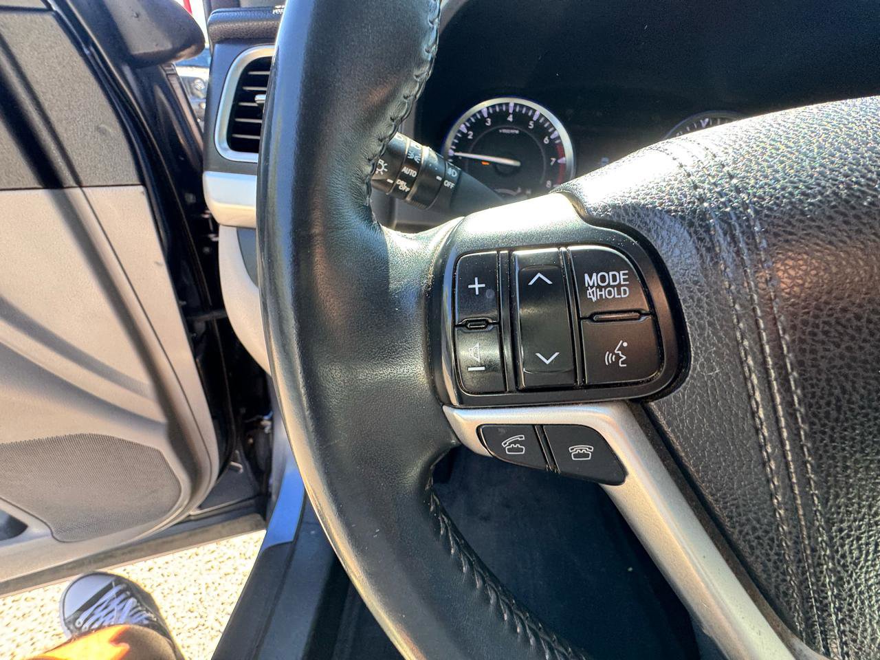 Used 2016 Toyota Highlander Plus AWD/4WD image 29
