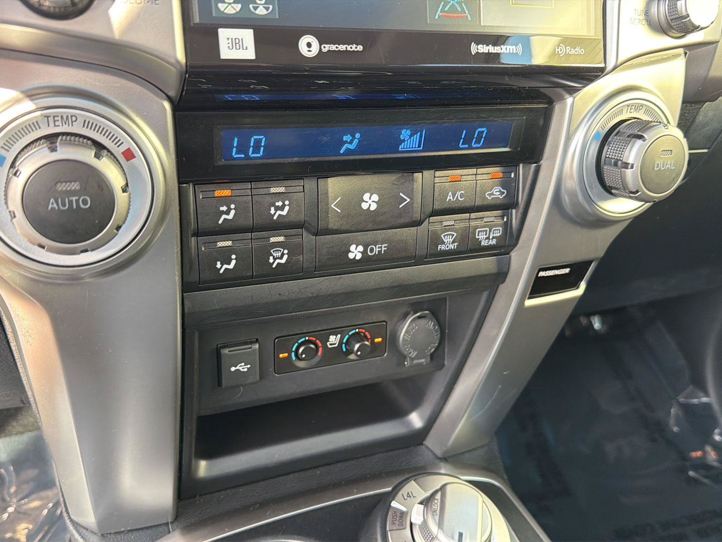 Used 2024 Toyota 4Runner Limited AWD/4WD image 27