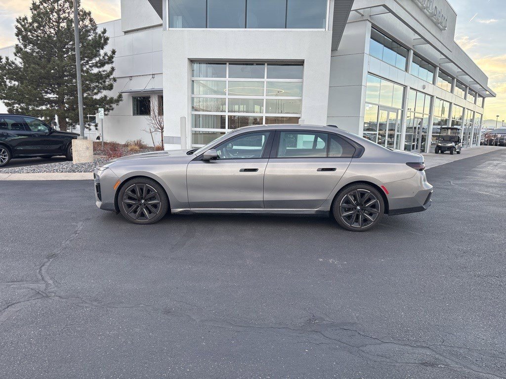 Used 2023 BMW 760i xDrive w/ Luxury Rear Seating Package image 2