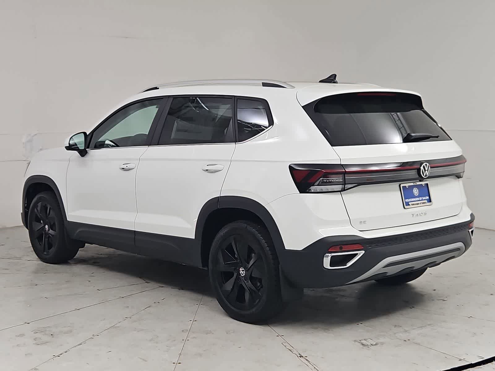 New 2026 Volkswagen Taos SE FWD image 4