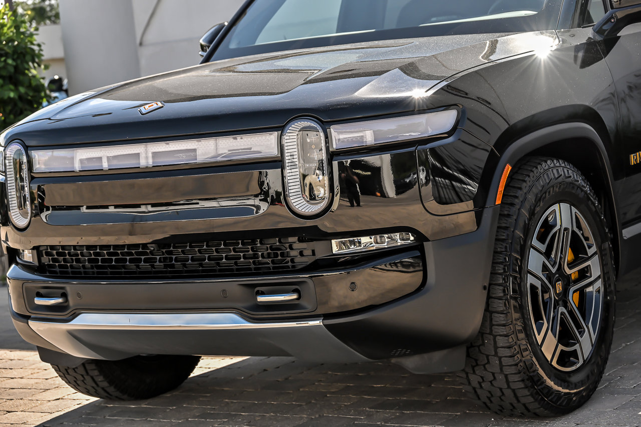 Used 2023 Rivian R1S Adventure AWD/4WD image 6