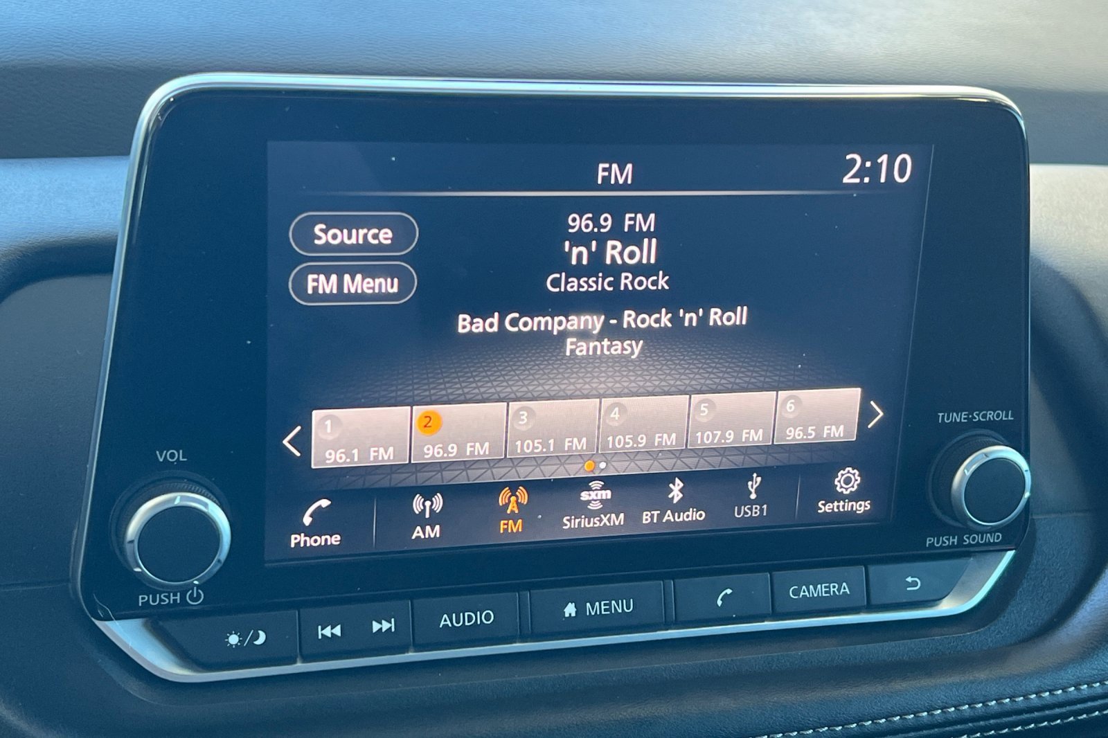 Used 2024 Nissan Rogue SV w/ SV Premium Package image 15