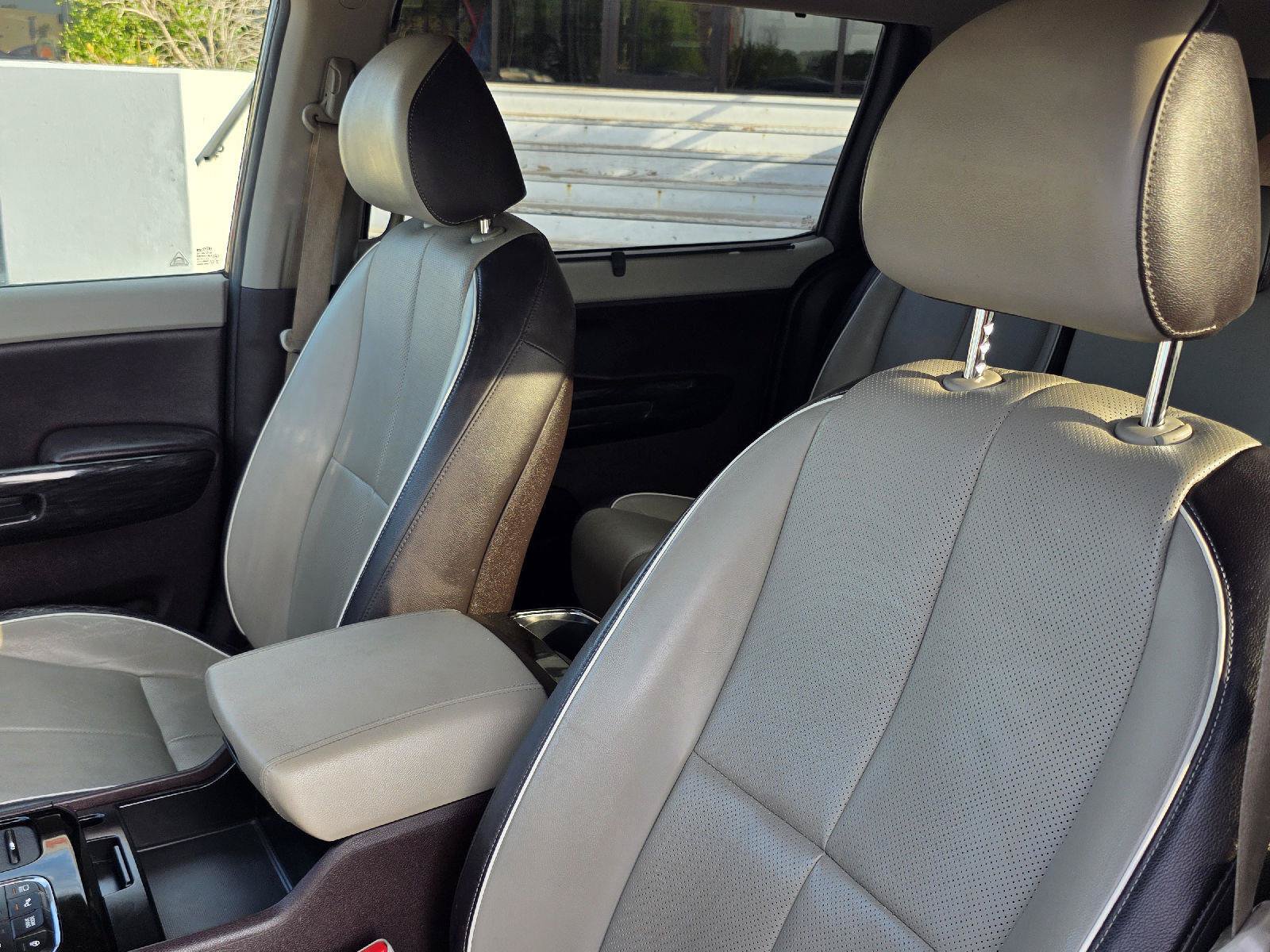 Used 2016 Kia Sedona SX Limited w/ Option Group 030 FWD image 34