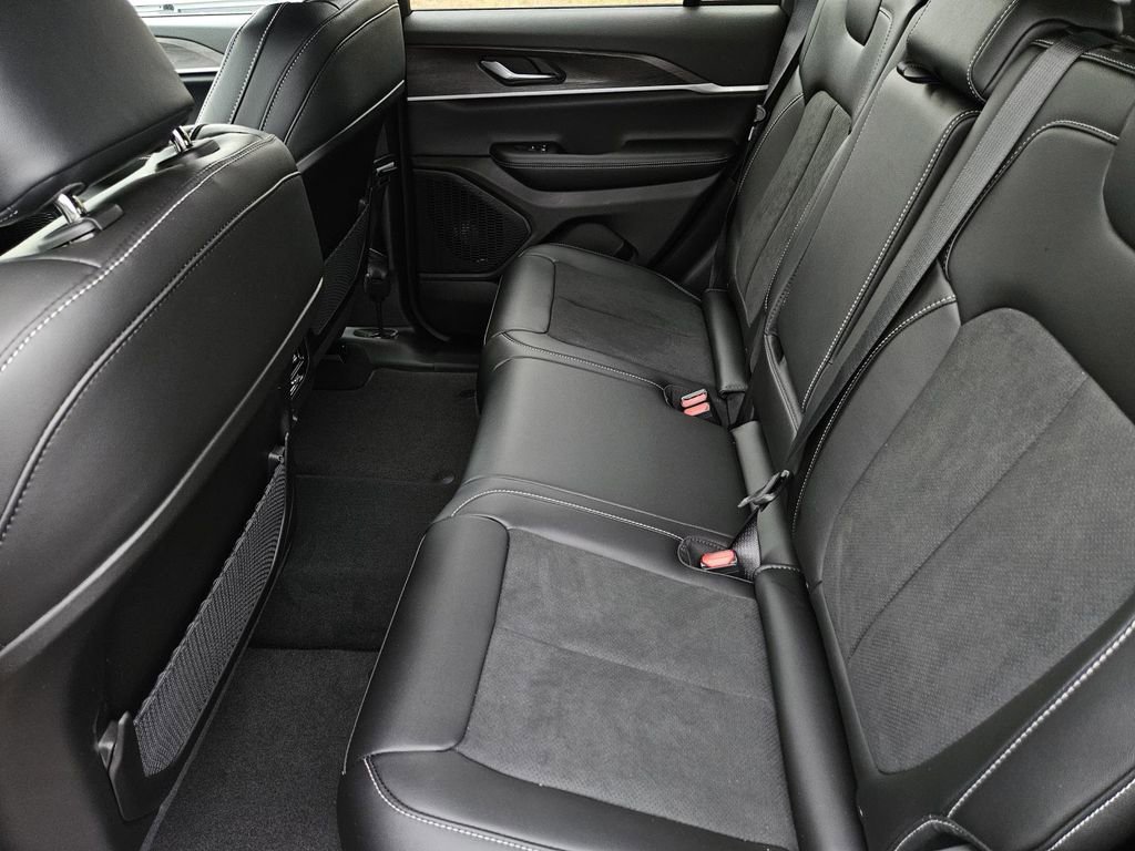 New 2026 Jeep Grand Cherokee Altitude image 26