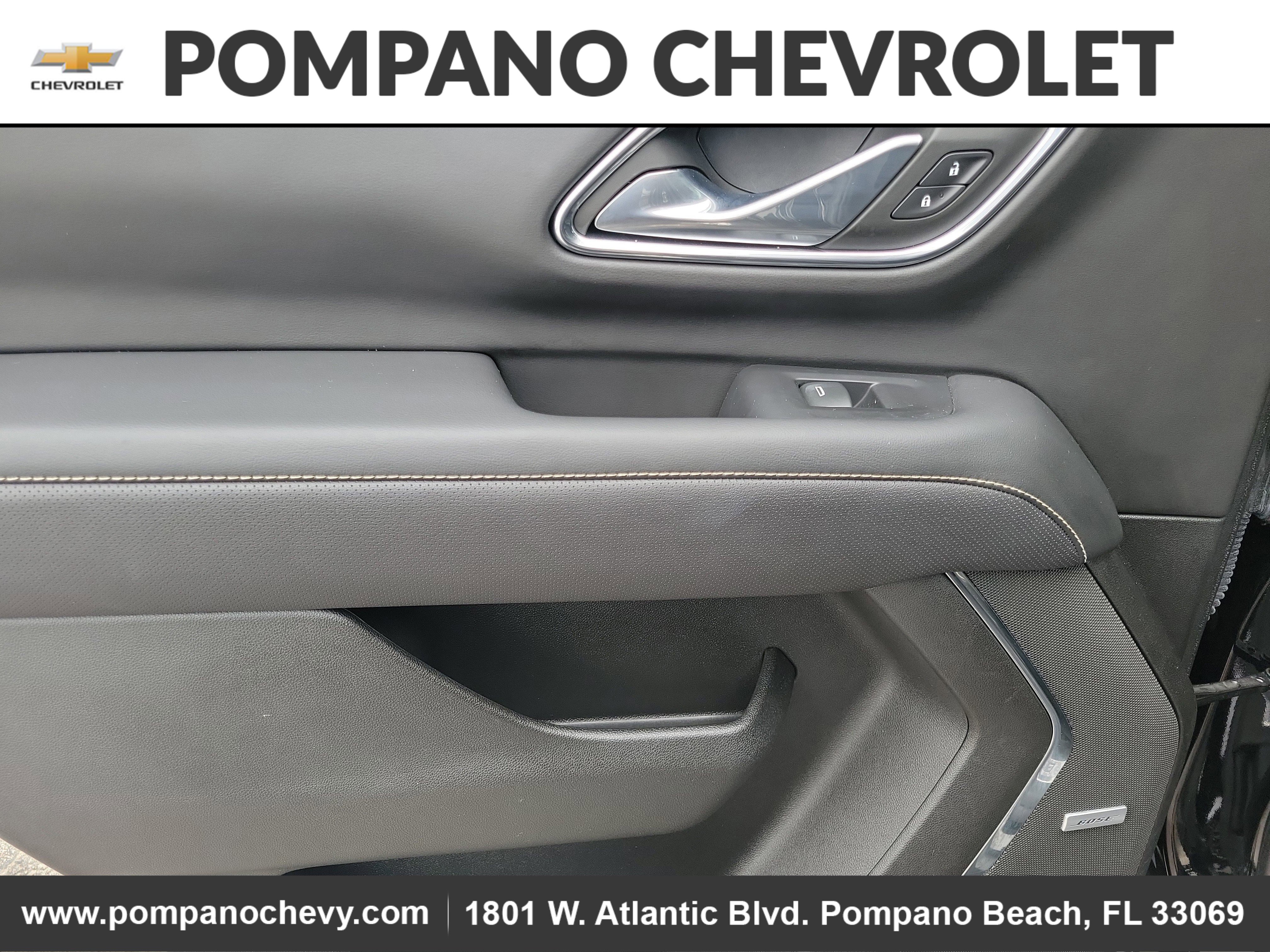 Used 2023 GMC Yukon SLT w/ SLT Premium Package image 14