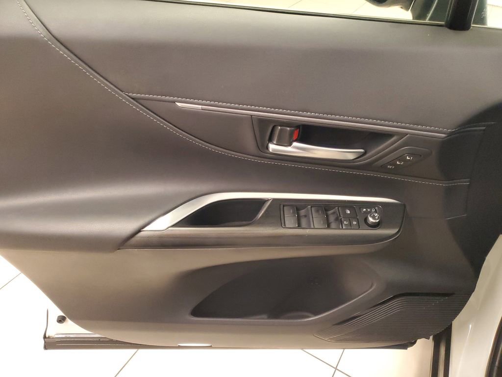 Used 2021 Toyota Venza XLE w/ Softex Package image 18