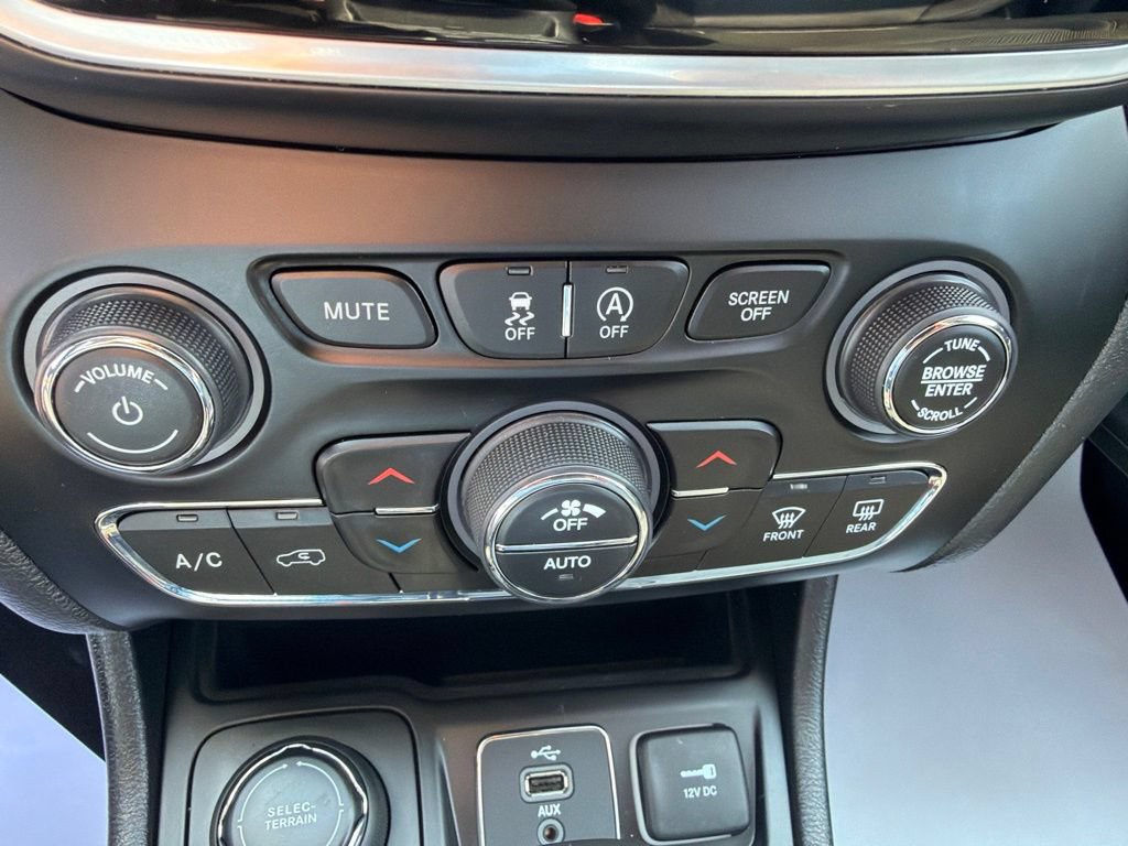 Used 2019 Jeep Cherokee Limited AWD/4WD image 35