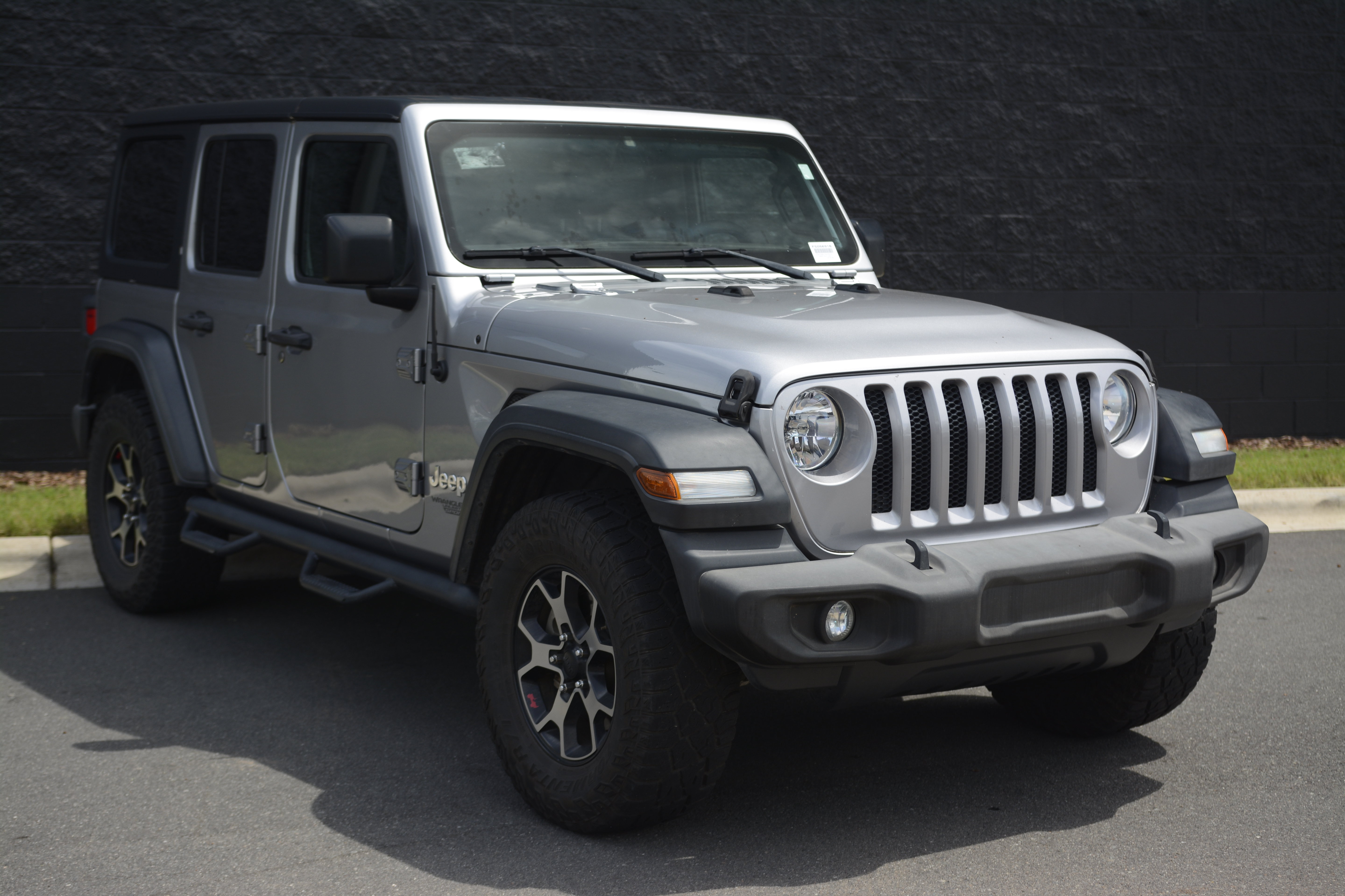 Used 2018 Jeep Wrangler Unlimited Sport AWD/4WD image 9