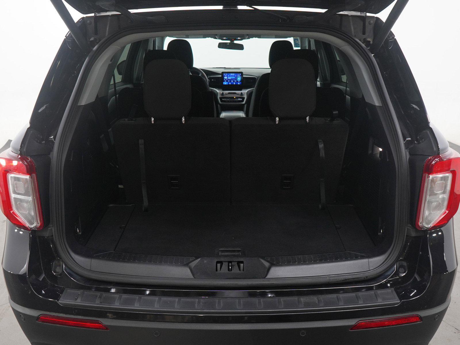 Used 2022 Ford Explorer XLT w/ Class IV Trailer Tow Package image 19