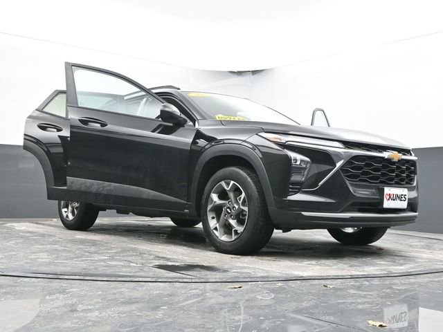 Used 2025 Chevrolet Trax LT image 67