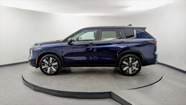 Used 2025 Mitsubishi Outlander SE image 3